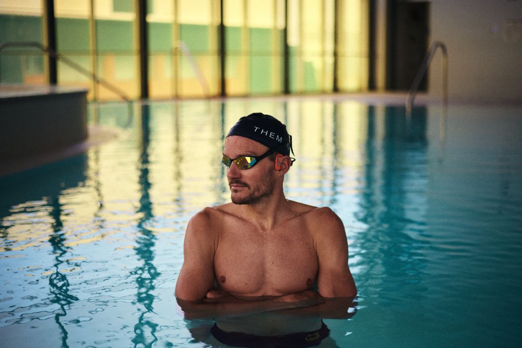 Die Laufkopfhörer von Shokz trägt Jan Frodeno auch beim Schwimmen